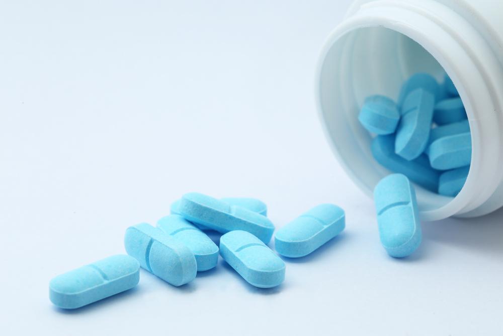 Hỏi đáp bác sĩ: Uống thuốc viêm đường tiết niệu đi tiểu màu xanh là vì sao?