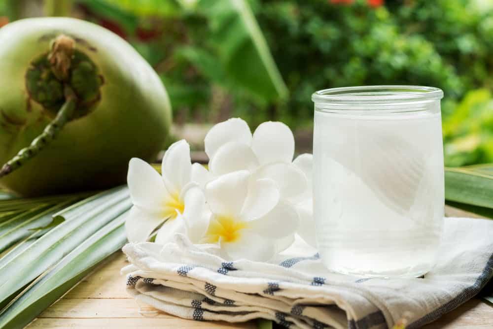 ba-bau-may-thang-duoc-uong-nuoc-dua