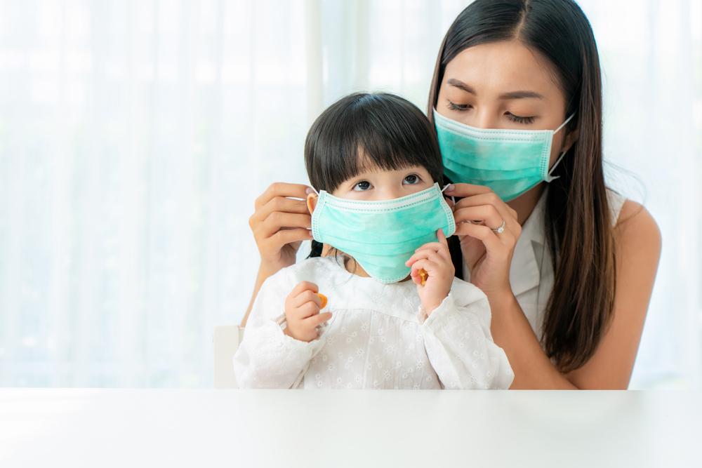 Chăm sóc trẻ là F0 đúng cách để bé mau khỏe, lướt bệnh nhẹ nhàng