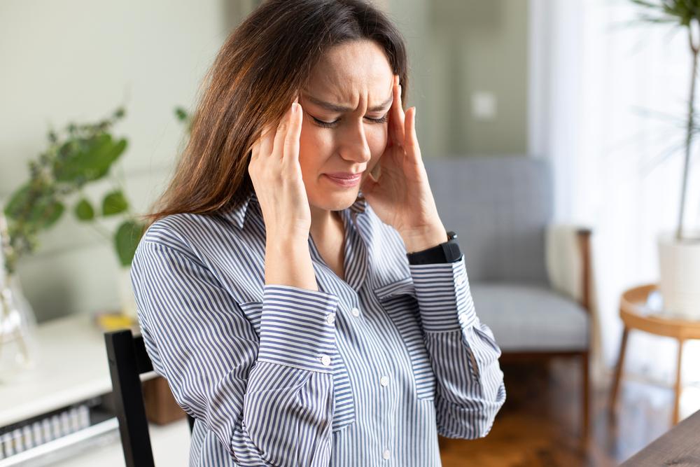 Đau đầu do thay đổi thời tiết, tại sao và phải làm sao?