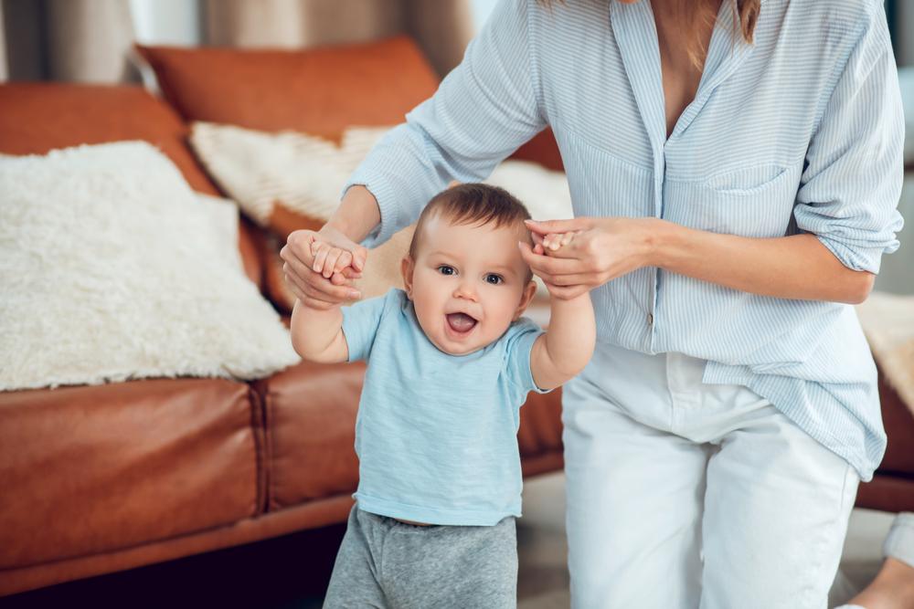 Hé lộ 5 dấu hiệu trẻ sắp biết đi cha mẹ nào cũng mong đợi