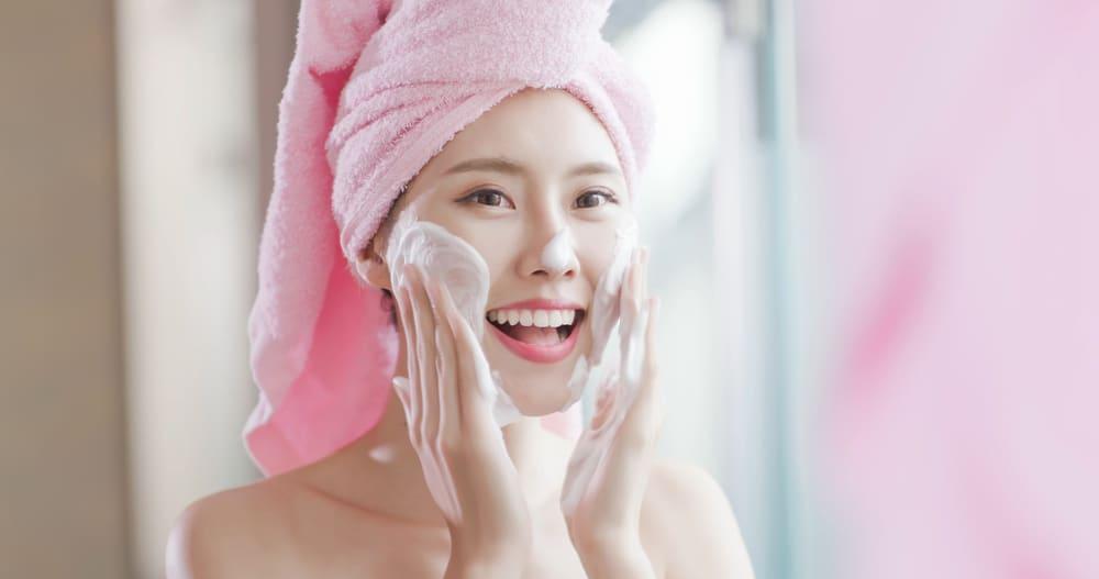 Sau sinh bao lâu thì được dùng sữa rửa mặt? Cách chọn sữa rửa mặt tốt