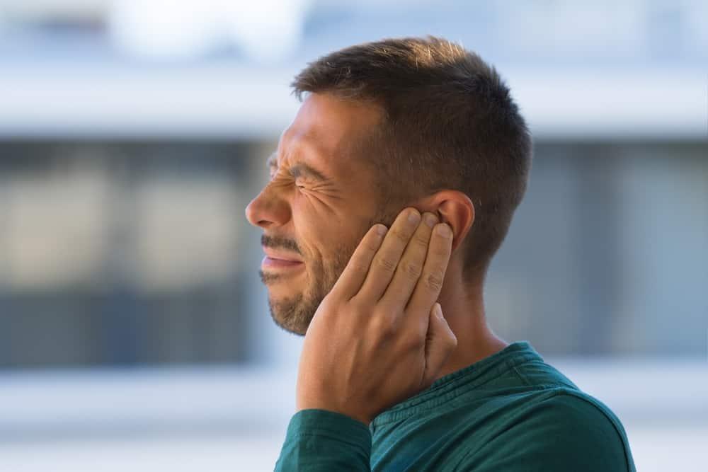 Tai bị đau nhức bên trong: Nguyên nhân và cách khắc phục?