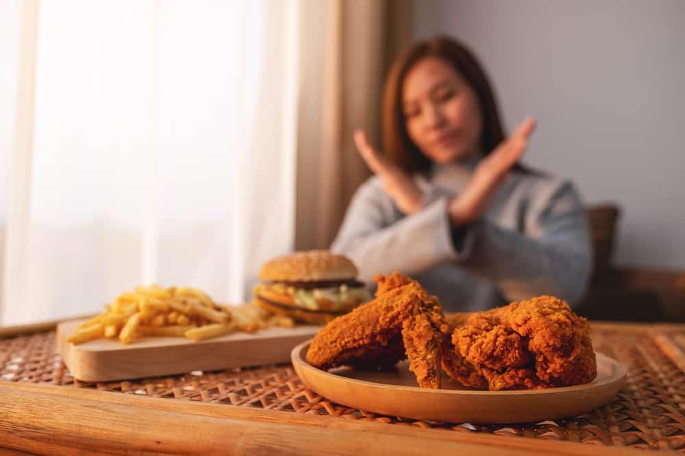 Giải đáp thắc mắc người bị bệnh tim không nên ăn gì?