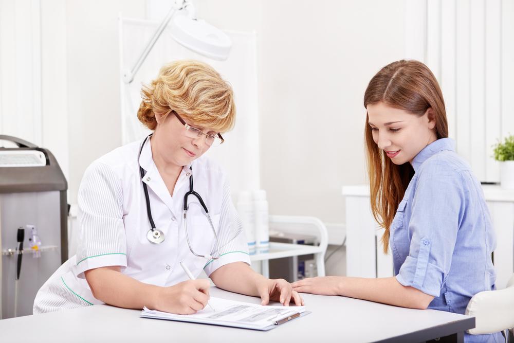 Hỏi đáp Bác sĩ: Mổ u nang buồng trứng kiêng quan hệ bao lâu?