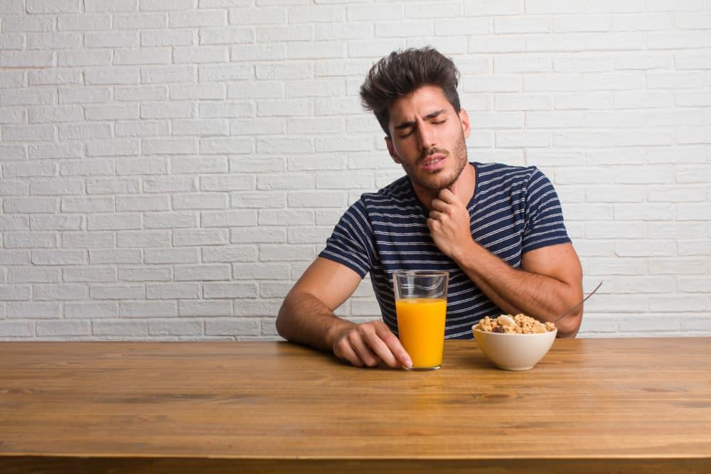 Viêm họng hạt nên kiêng gì? Những thực phẩm và thói quen xấu cần tránh
