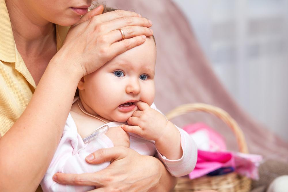 Mẹo trị sốt mọc răng cho bé tại nhà an toàn, hiệu quả