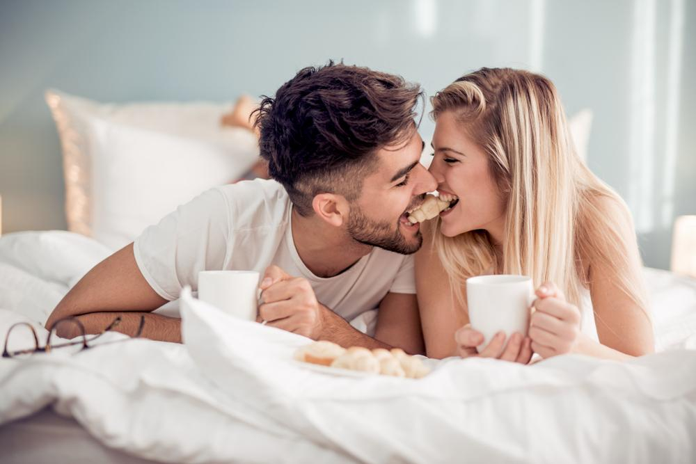 Quan hệ buổi trưa: Thời điểm sex làm mới chuyện phòng the