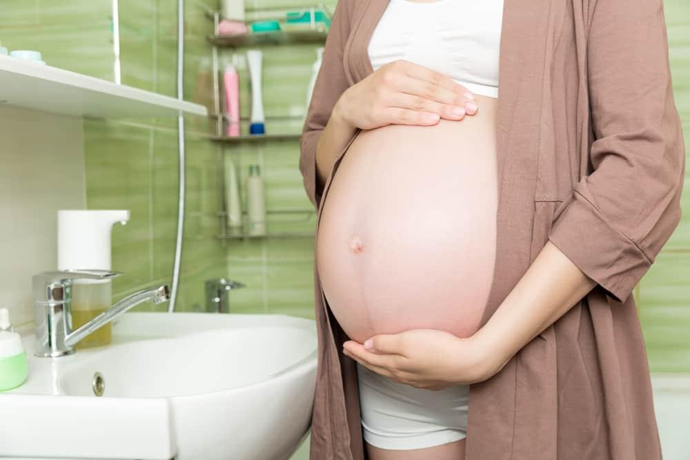 Bà bầu đi tiểu bao nhiêu lần một ngày? Khi nào mẹ đi tiểu nhiều đáng lo?