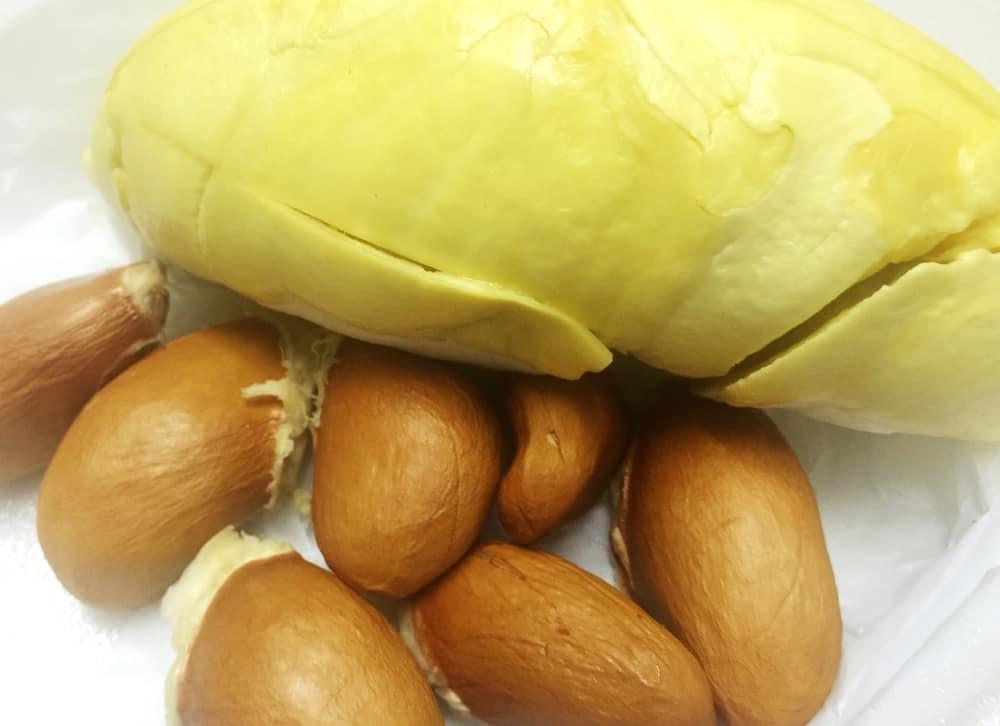 hat-sau-rieng-co-an-duoc-khong