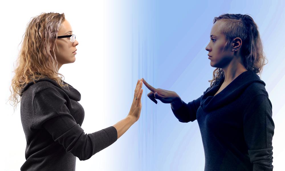 Người hay nói chuyện một mình có bình thường?