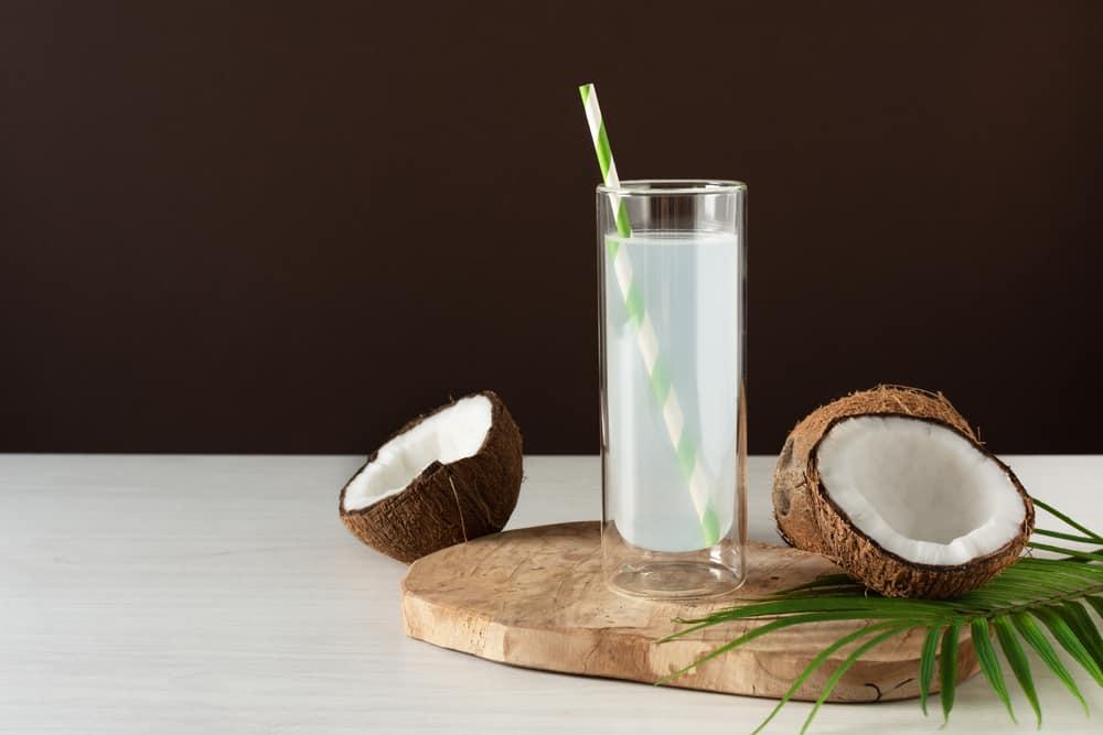 Sau sinh mổ uống nước dừa được không và những lưu ý cho mẹ sinh mổ