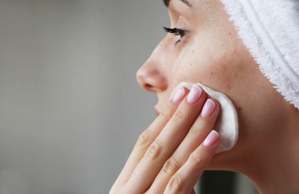 Lý giải tại sao dùng niacinamide bị lên mụn?
