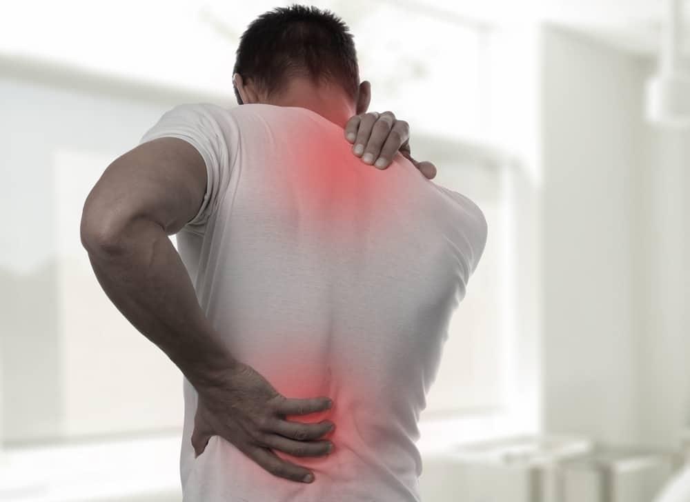 Nóng rát sau lưng là bệnh gì? Hiểu để điều trị kịp thời