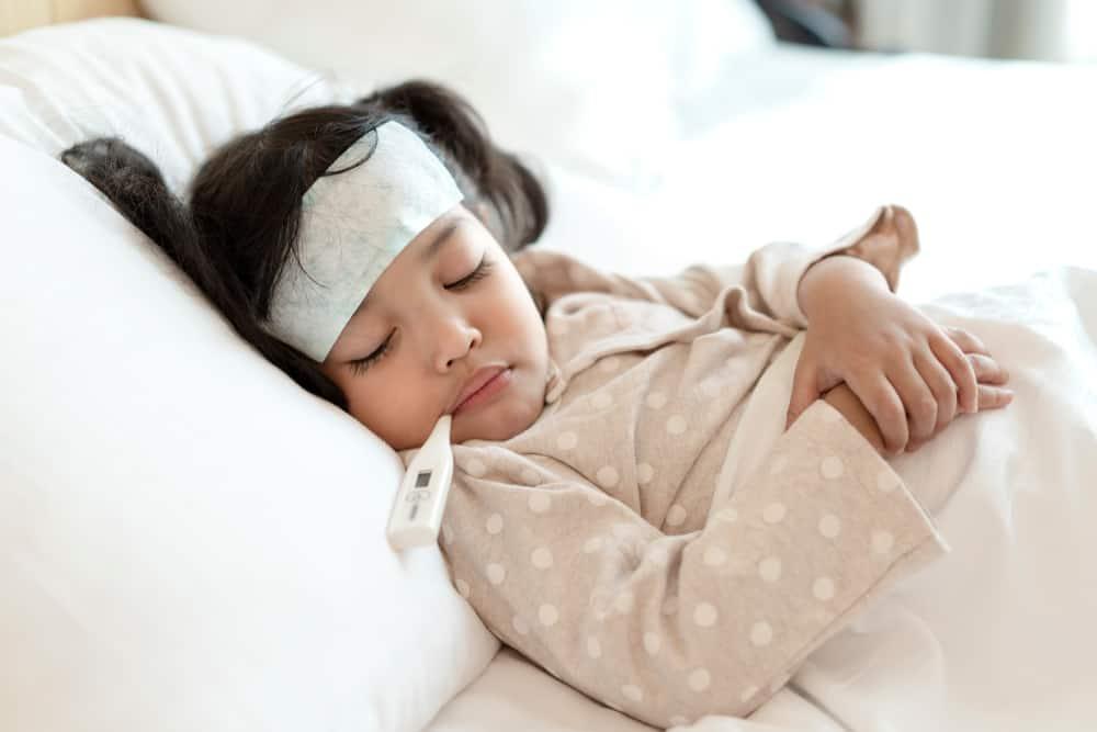 Sốt siêu vi ở trẻ: Triệu chứng, nguyên nhân, cách điều trị và phòng ngừa