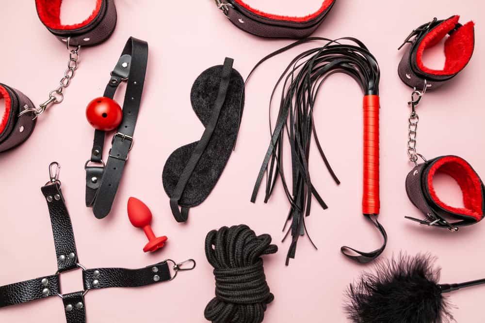 Femdom là gì? Các cách nữ giới thống trị trong cuộc yêu