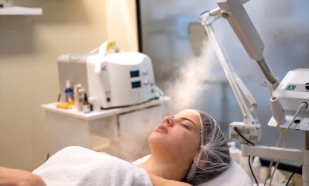 Xông mặt trị mụn: Làm sao để hiệu quả?