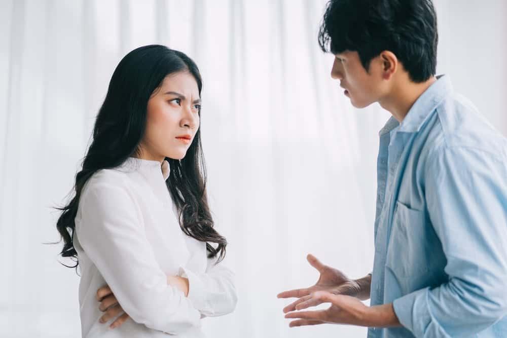 Red flag là gì mà phải sợ? 10 dấu hiệu "cờ đỏ" trong tình yêu