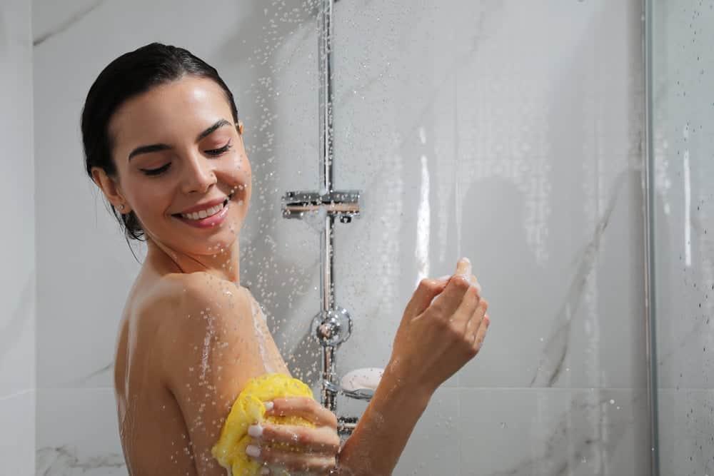 Sốt xuất huyết có được tắm không? Cách tắm đúng khi bị sốt xuất huyết