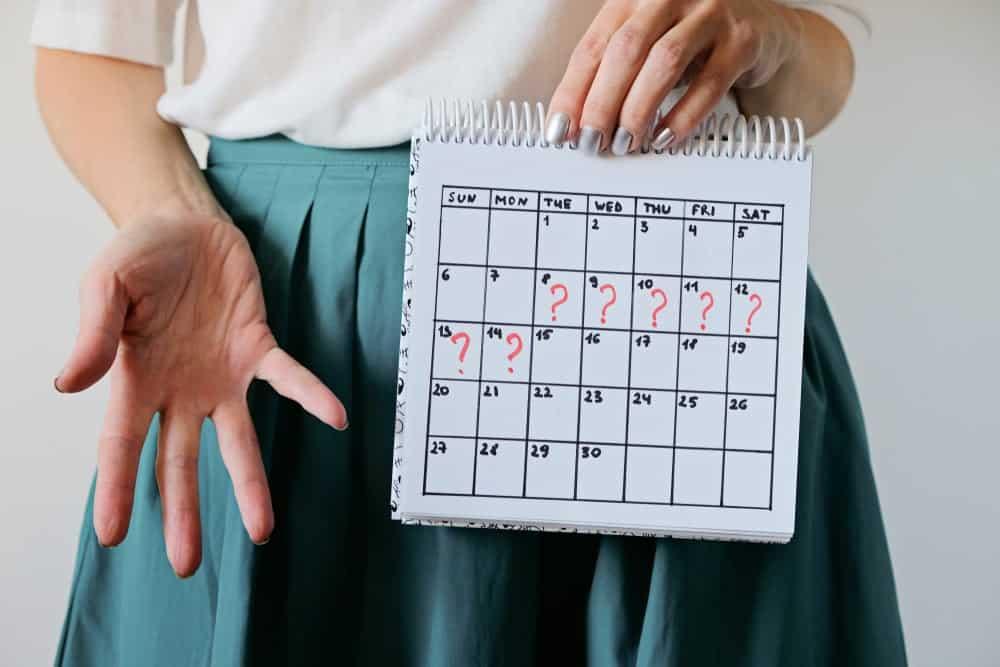 Bị trễ kinh uống gì cho máu ra? 9 thức uống giúp điều hòa kinh nguyệt