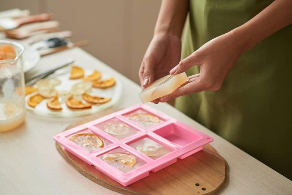 Hưỡng dẫn làm xà phòng handmade tự nhiên dễ làm tại nhà