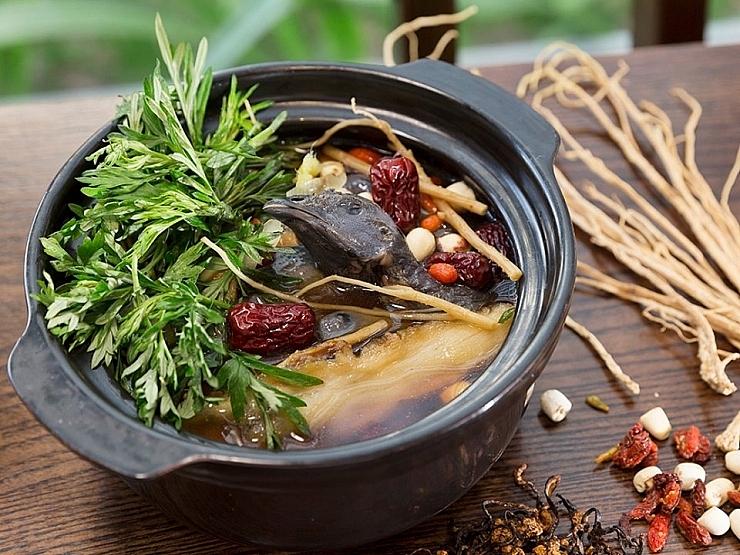 Gà hầm ngải cứu tốt như thế nào? Công thức gà tần ngải cứu không bị đắng