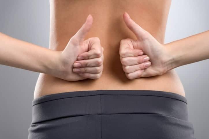 bai-tap-yoga-chua-dau-lung-vai-gay