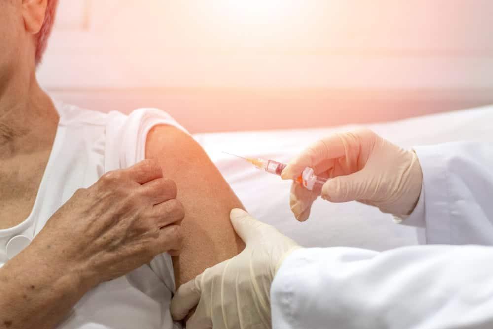 Có nên chích ngừa viêm phổi? Chích ở đâu và bao nhiêu tiền?