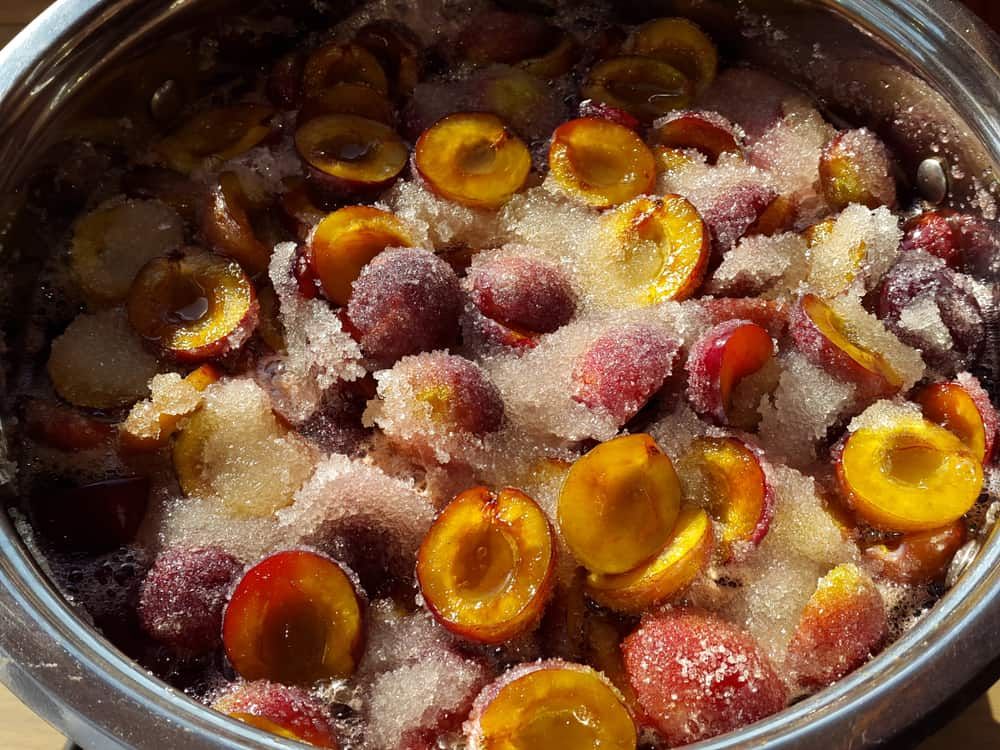 Cách làm mứt mận Hà Nội dẻo thơm, ăn là nghiền