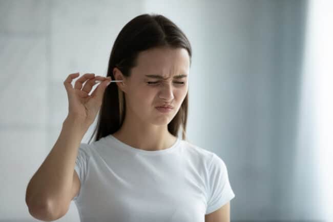 Chuyên gia giải đáp thắc mắc: Nút ráy tai sẽ gây ra hậu quả gì? Cách xử lý thế nào?