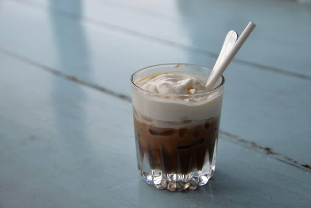 Cách làm cà phê muối và cà phê trứng bách thảo hot trend chuẩn vị