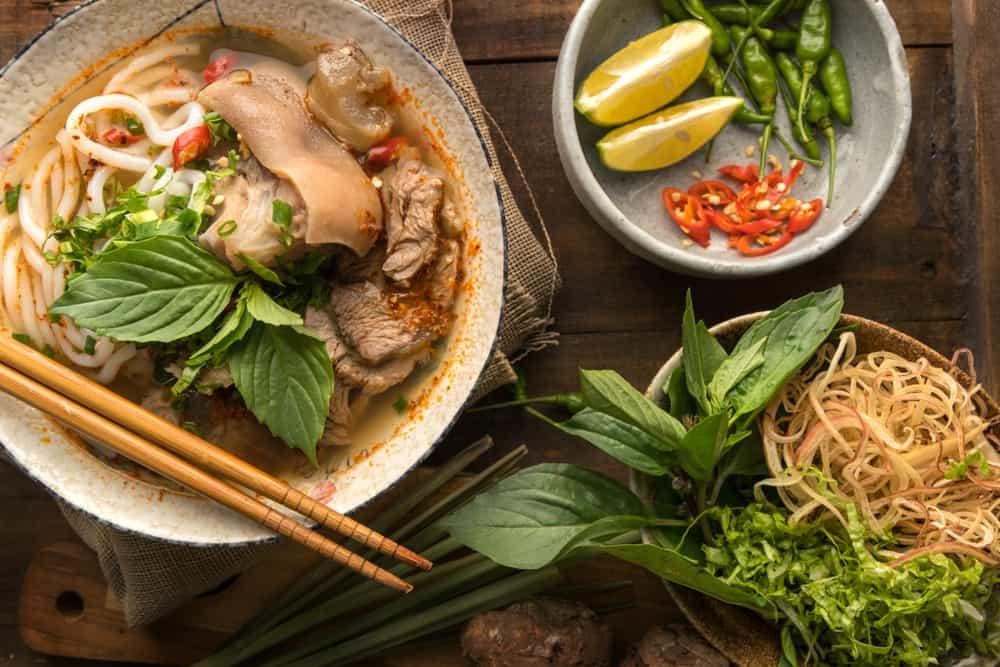 cach-nau-bun-bo-hue-chuan-vi