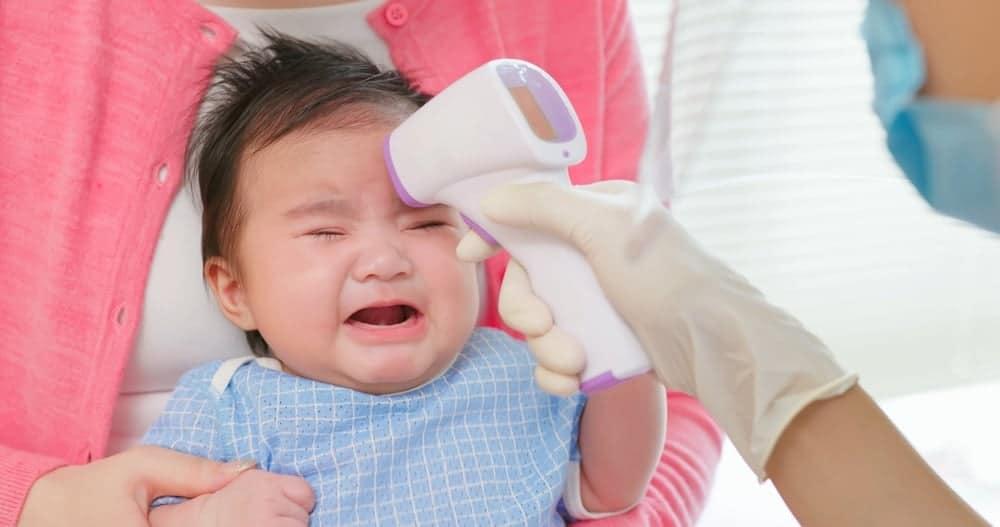 Trẻ em bị co giật nhưng không sốt có đáng lo? Nguyên nhân và cách xử trí