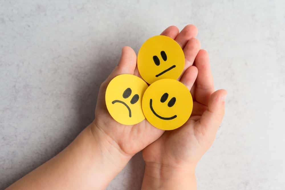 Cách kiềm chế cảm xúc tiêu cực và làm chủ bản thân