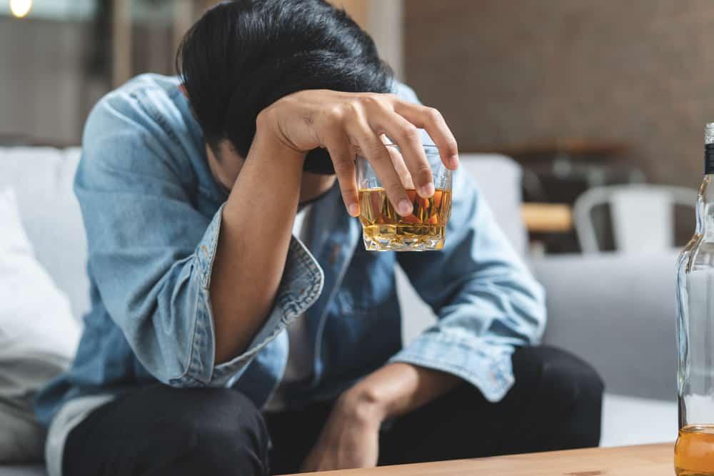 Uống rượu ba kích trước khi quan hệ có tác dụng gì không?